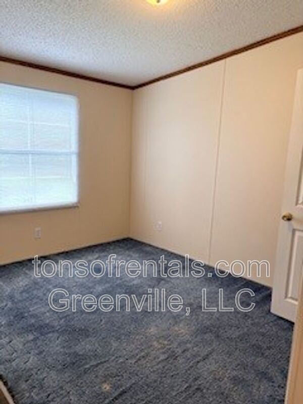 Super spacious home in a great location of Fountain Inn SC! property image