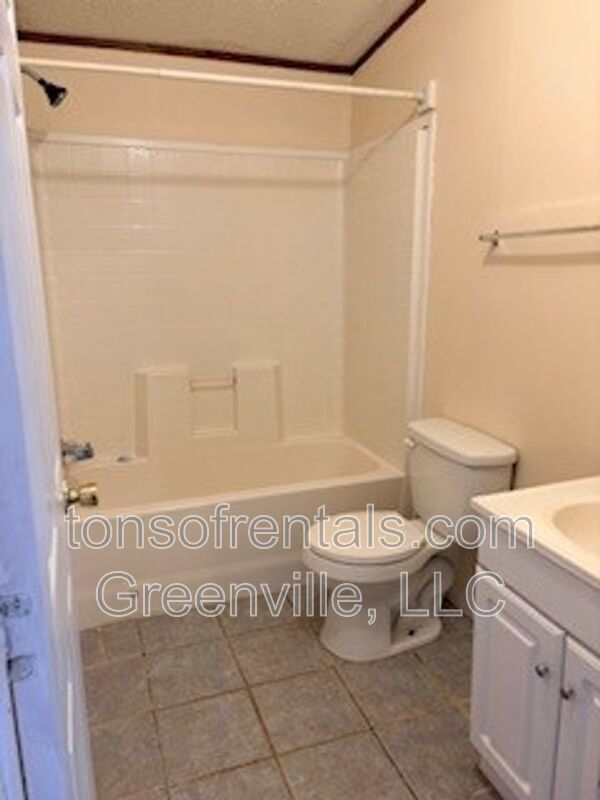 Super spacious home in a great location of Fountain Inn SC! property image
