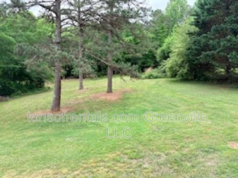 Super spacious home in a great location of Fountain Inn SC! property image