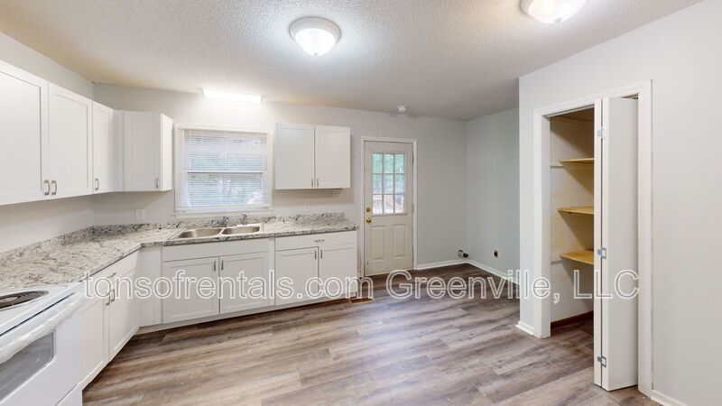404 Monks Grove Church Rd property image