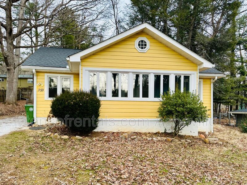 359 Cedar Lane Arden, NC 28704 Tons of Rentals