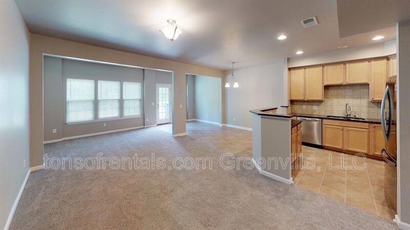 Beautiful well taken care of home in excellent location! property image