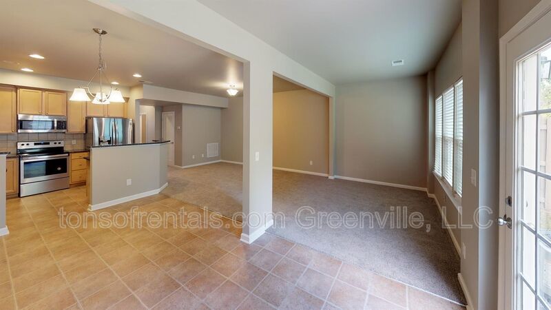 Beautiful well taken care of home in excellent location! property image