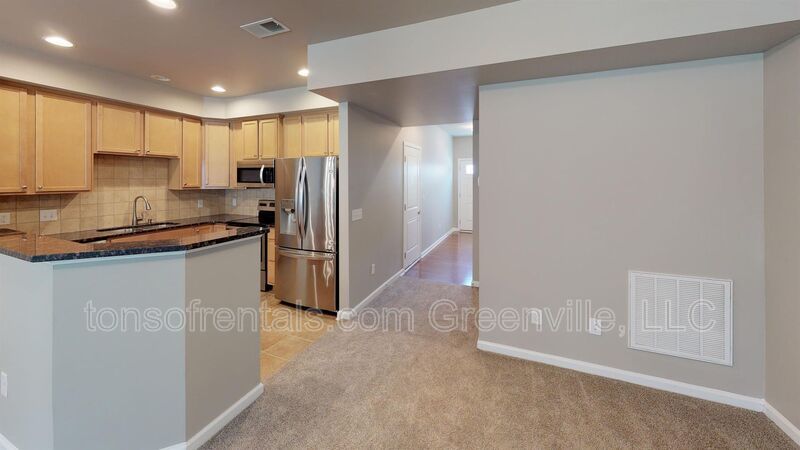 Beautiful well taken care of home in excellent location! property image