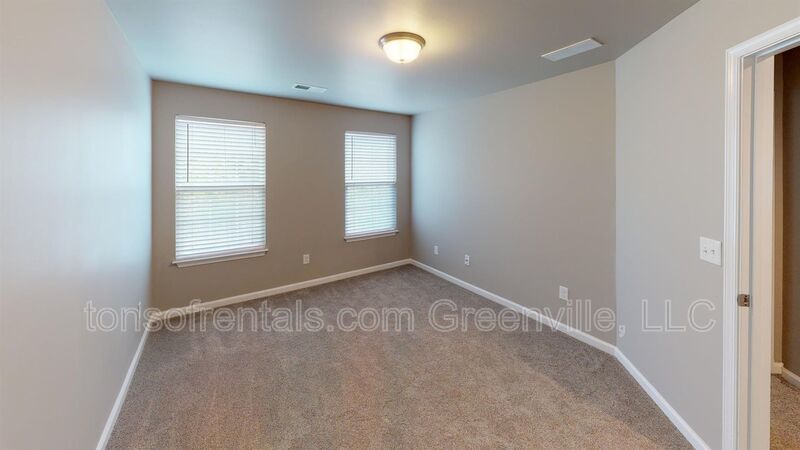 Beautiful well taken care of home in excellent location! property image