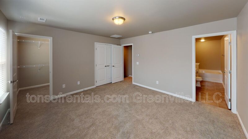 Beautiful well taken care of home in excellent location! property image