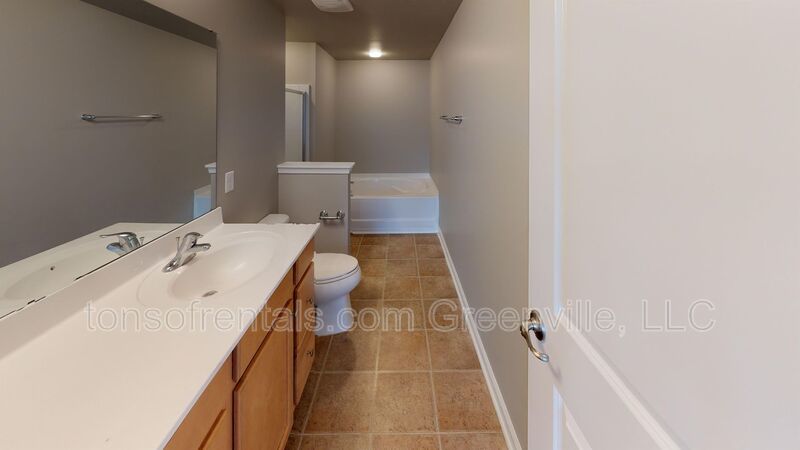 Beautiful well taken care of home in excellent location! property image
