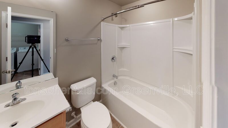 Beautiful well taken care of home in excellent location! property image