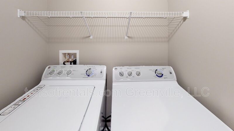 Beautiful well taken care of home in excellent location! property image