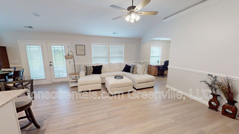 Elegant and spacious home in great area of Moore SC! property image