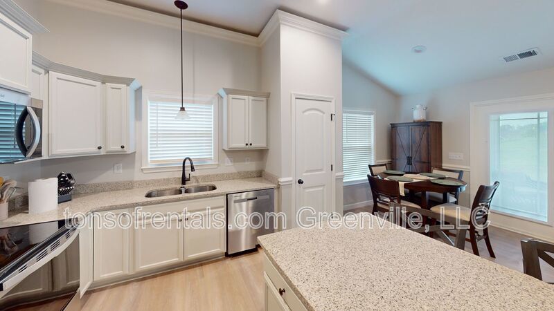 Elegant and spacious home in great area of Moore SC! property image