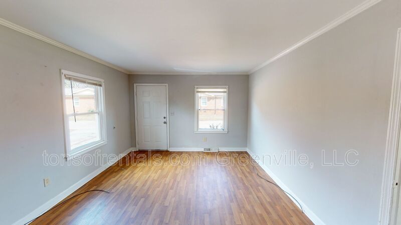 2 bedroom duplex off Poinsett Hwy! property image