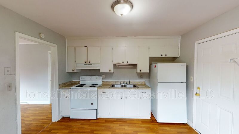 2 bedroom duplex off Poinsett Hwy! property image
