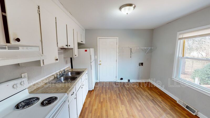 2 bedroom duplex off Poinsett Hwy! property image
