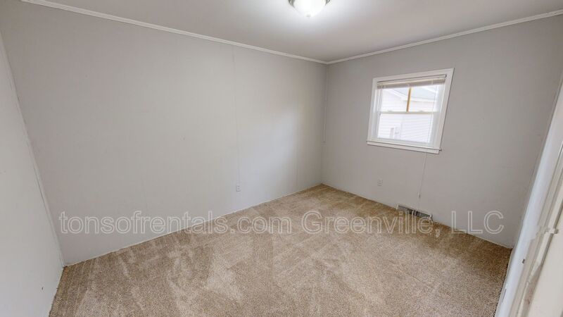 2 bedroom duplex off Poinsett Hwy! property image