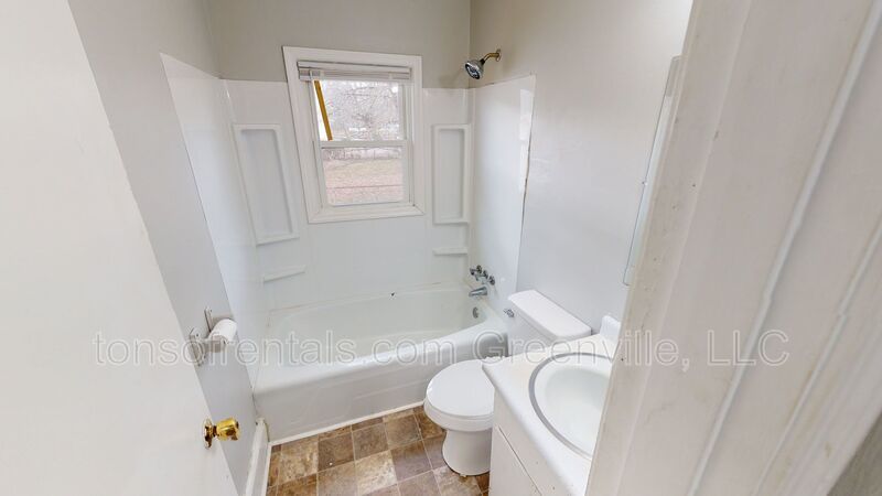 2 bedroom duplex off Poinsett Hwy! property image