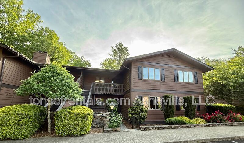 Welcome to this beautiful 3 bedroom, 2 bathroom condo located in Laurel Park, NC. property image