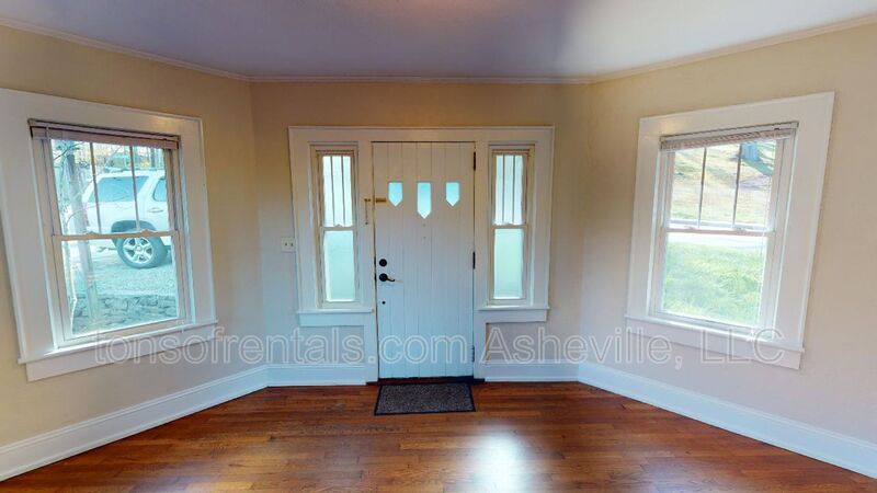 2 Bedroom in Historic Waynesville Apartment Building property image