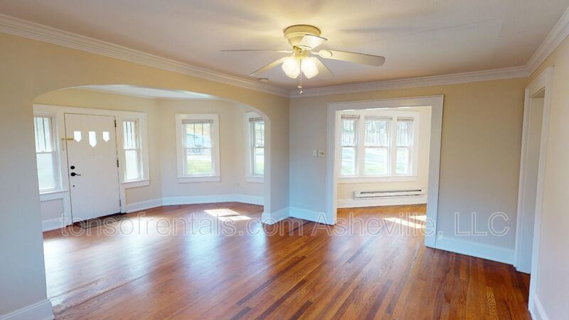2 Bedroom in Historic Waynesville Apartment Building property image