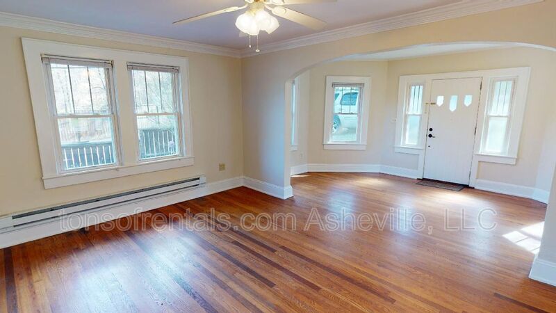 2 Bedroom in Historic Waynesville Apartment Building property image