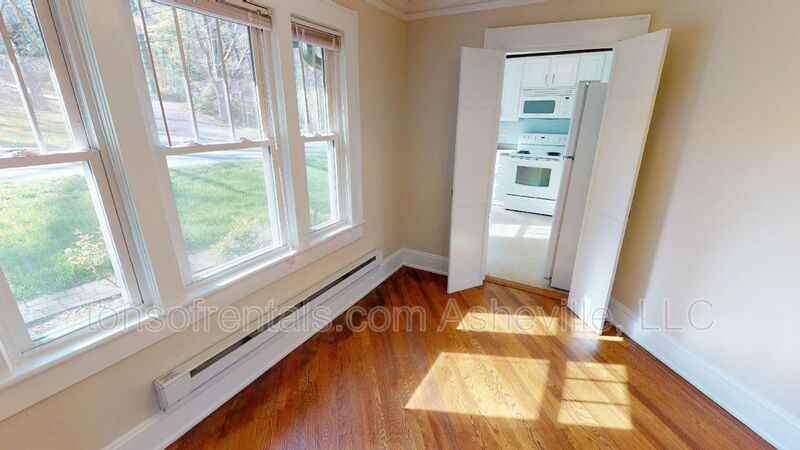 2 Bedroom in Historic Waynesville Apartment Building property image