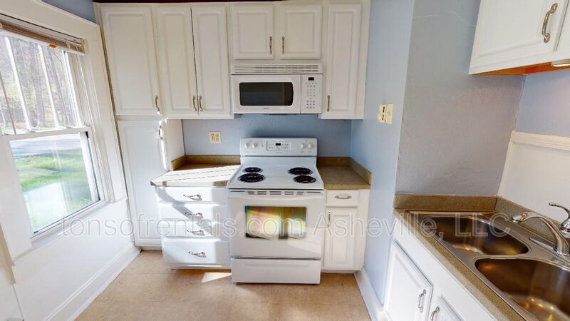 2 Bedroom in Historic Waynesville Apartment Building property image