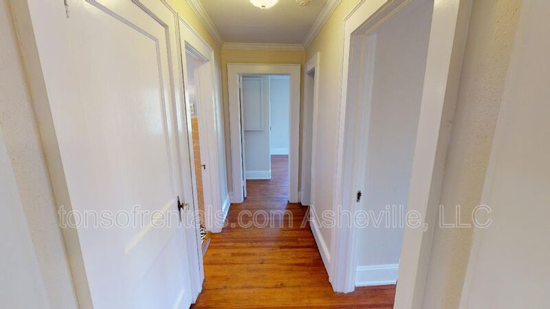 2 Bedroom in Historic Waynesville Apartment Building property image