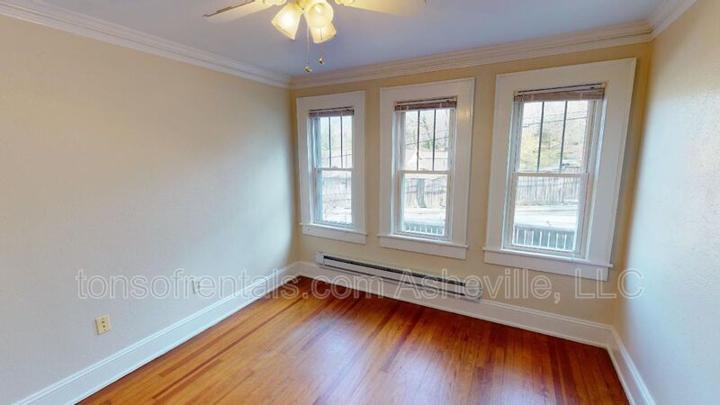 2 Bedroom in Historic Waynesville Apartment Building property image