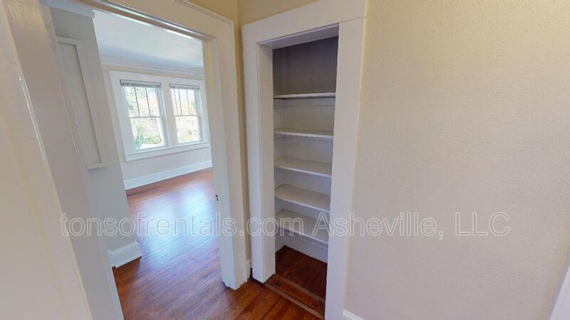 2 Bedroom in Historic Waynesville Apartment Building property image
