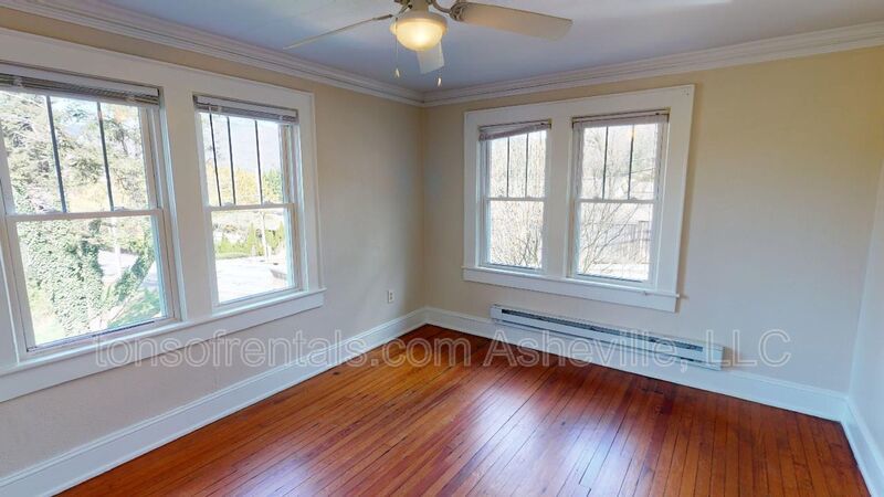 2 Bedroom in Historic Waynesville Apartment Building property image