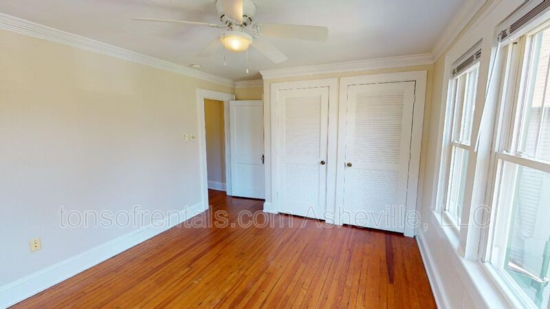 2 Bedroom in Historic Waynesville Apartment Building property image