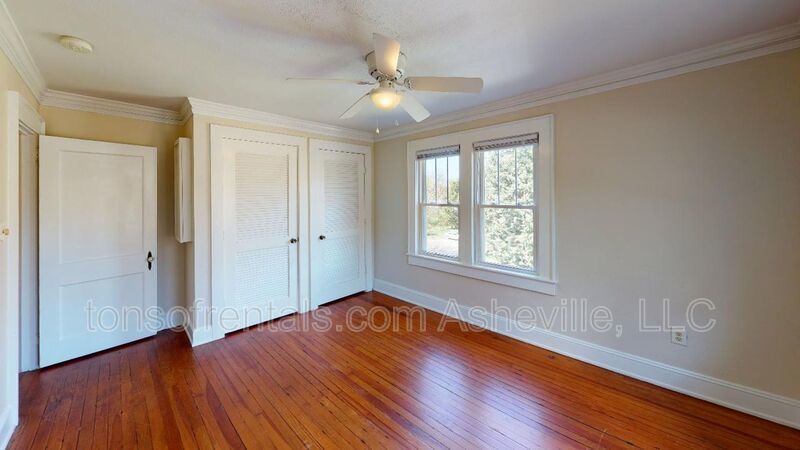2 Bedroom in Historic Waynesville Apartment Building property image