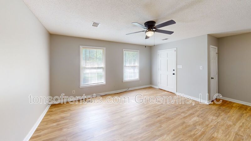 Nice 2 bedroom 1 bath duplex in Spartanburg property image